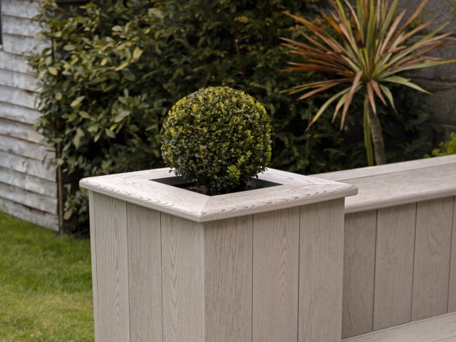 composite decking design ideas: a planter is the perfect finishing touch for your patio decking